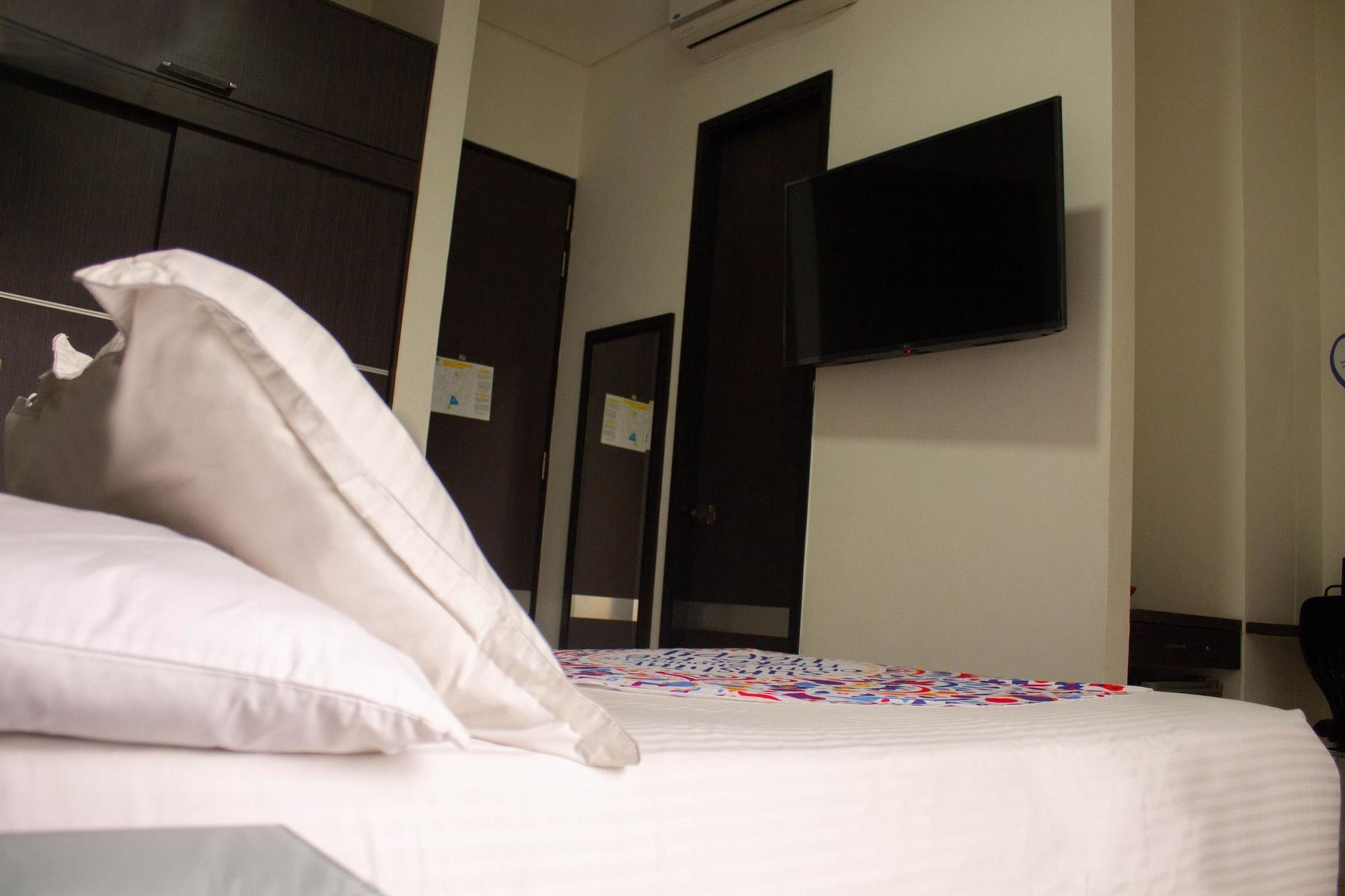 Hotel Bolivariana Plaza Medellin Bagian luar foto