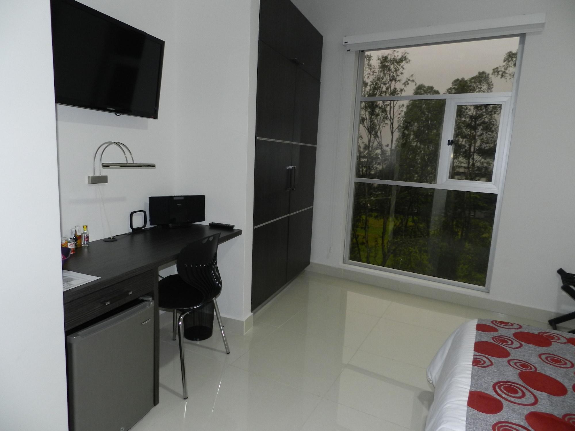 Hotel Bolivariana Plaza Medellin Bagian luar foto