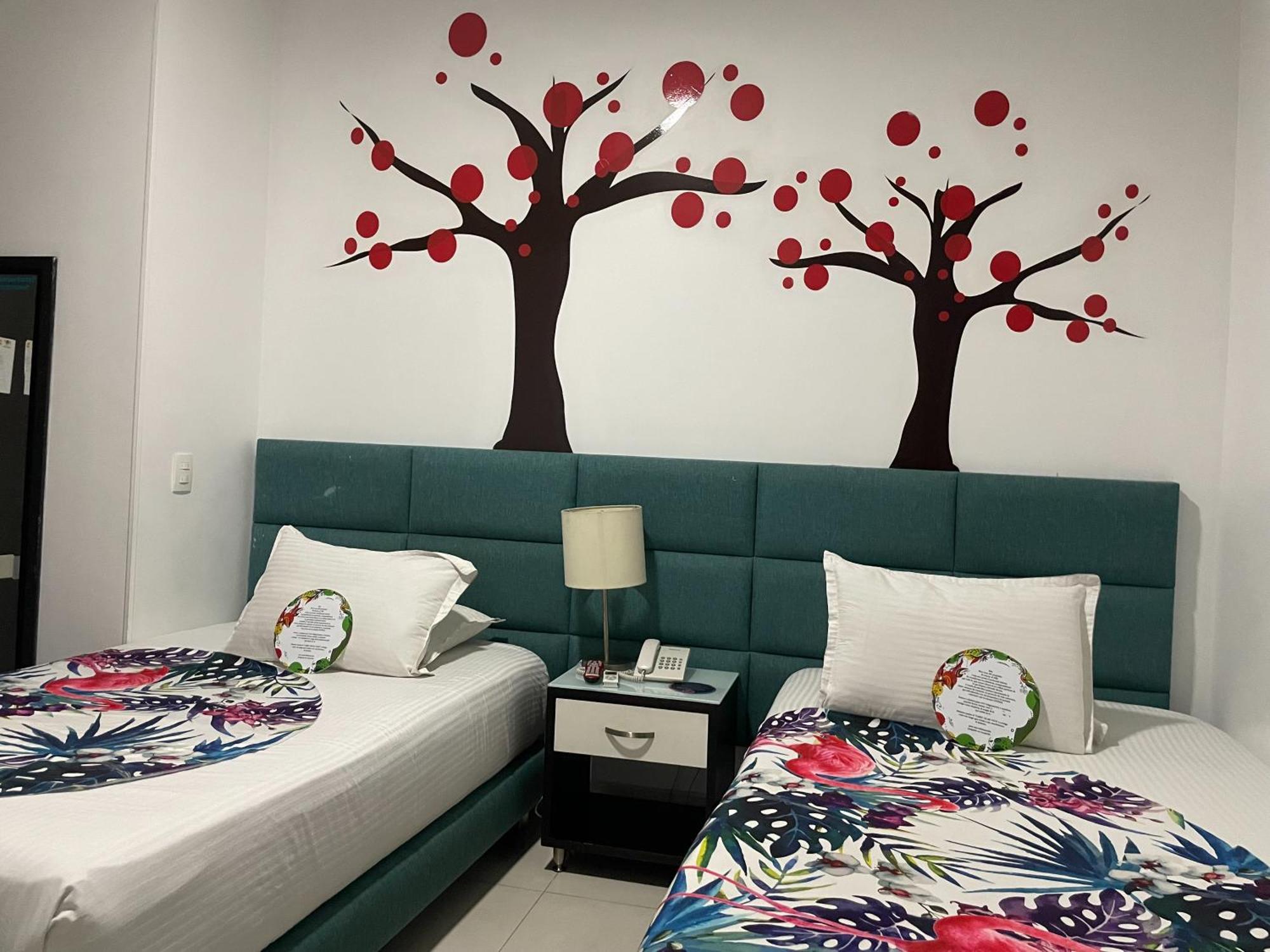 Hotel Bolivariana Plaza Medellin Bagian luar foto
