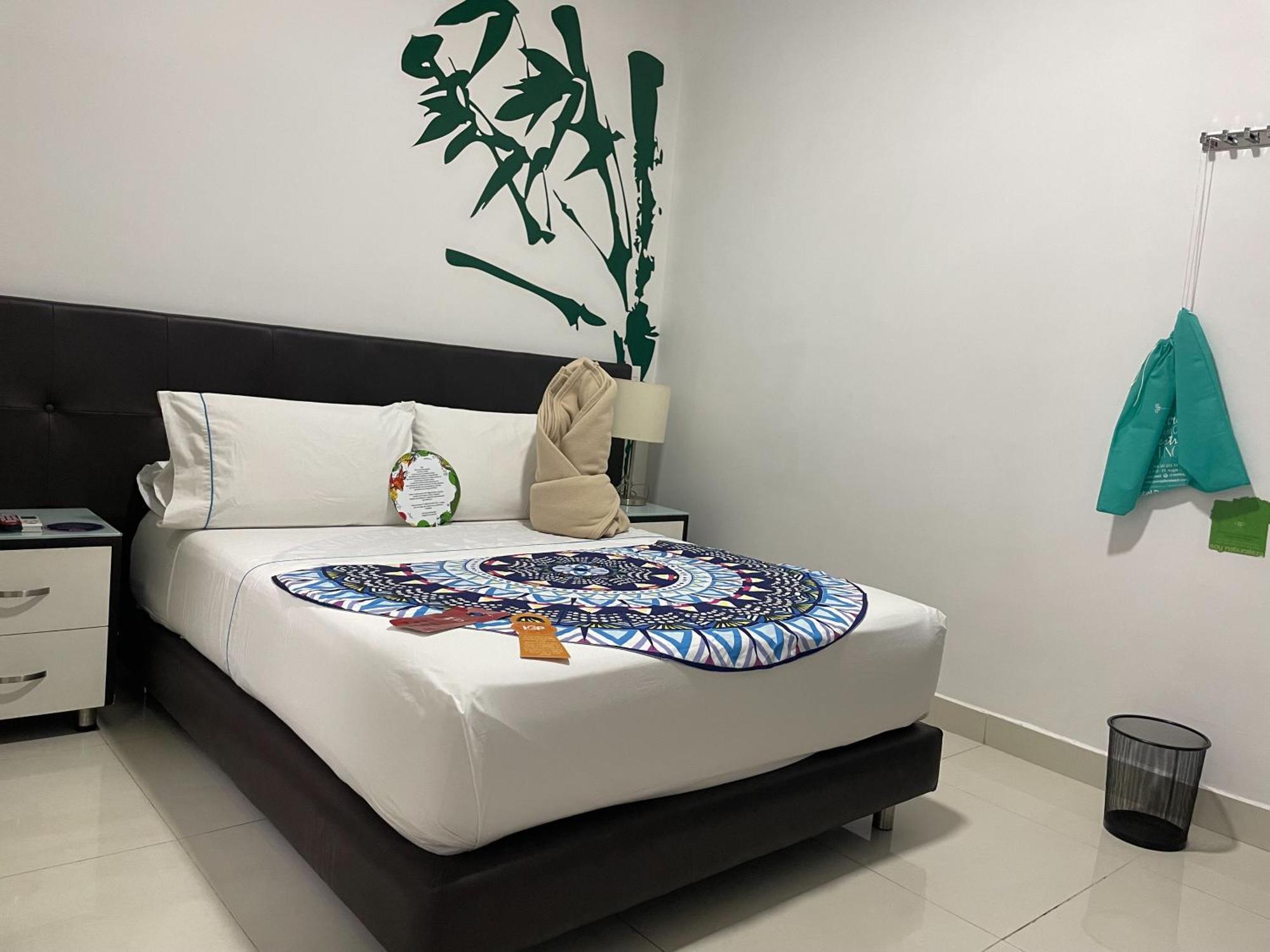 Hotel Bolivariana Plaza Medellin Bagian luar foto