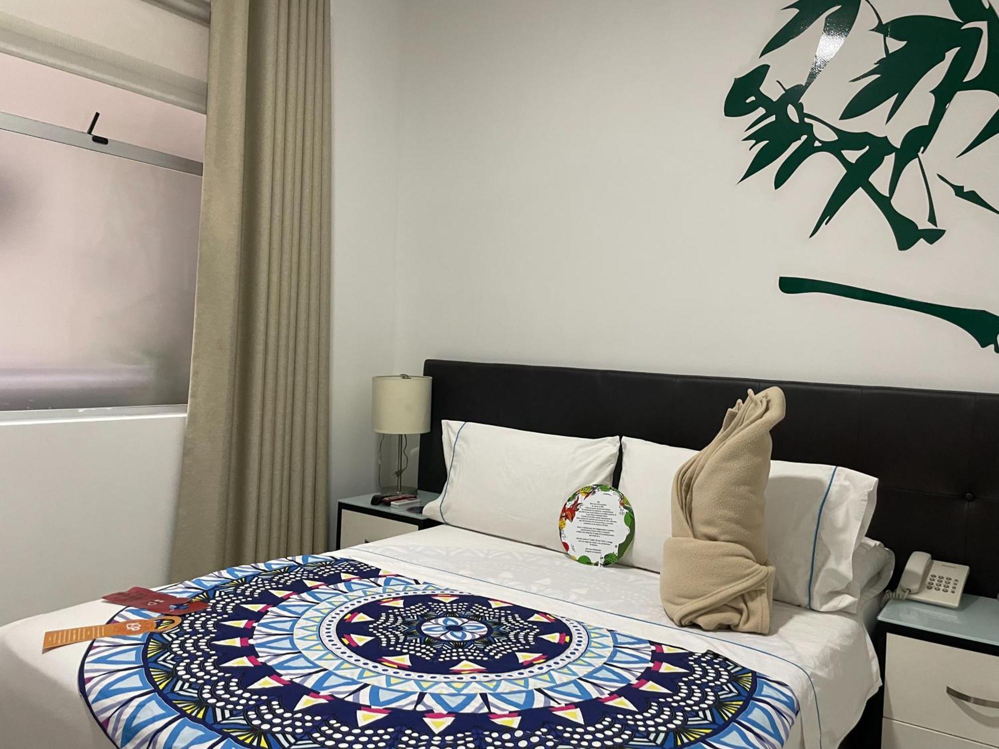 Hotel Bolivariana Plaza Medellin Bagian luar foto