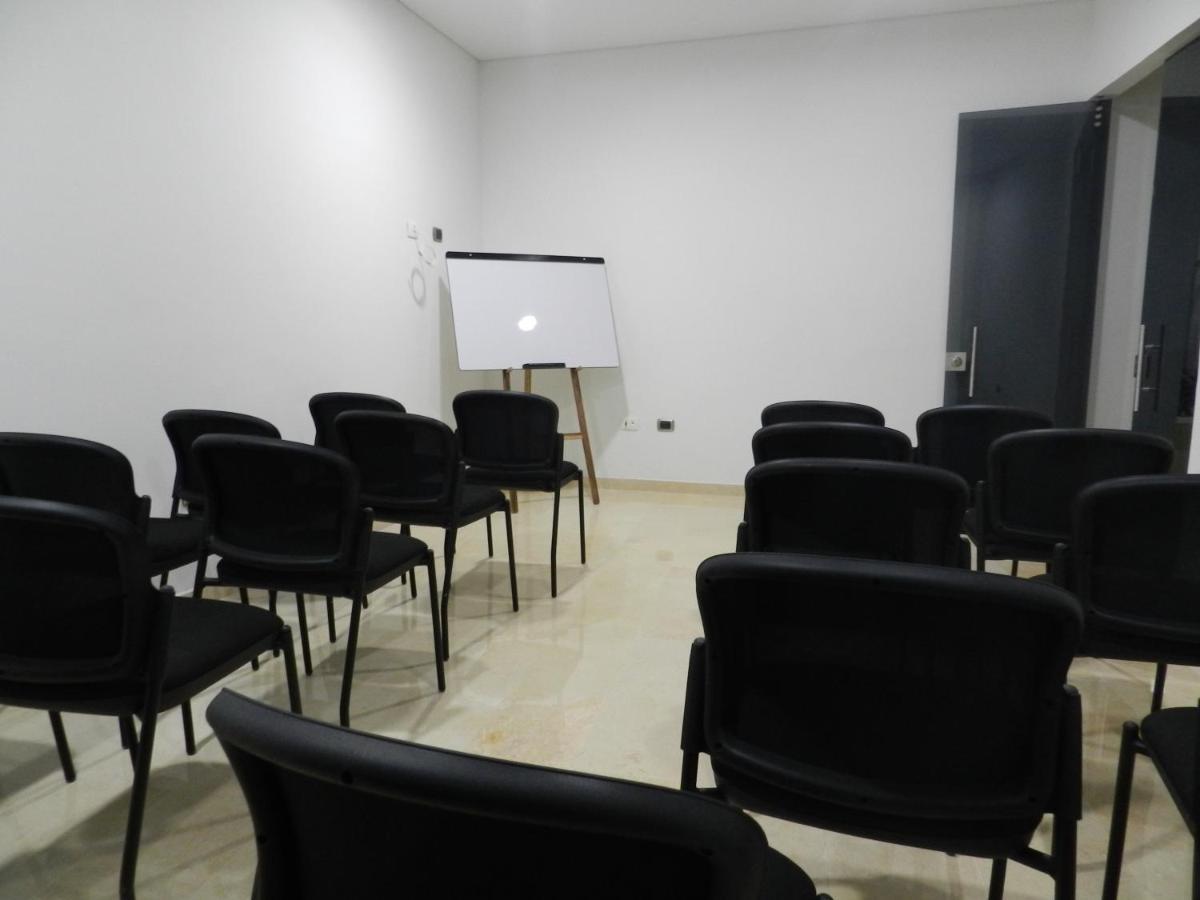 Hotel Bolivariana Plaza Medellin Bagian luar foto