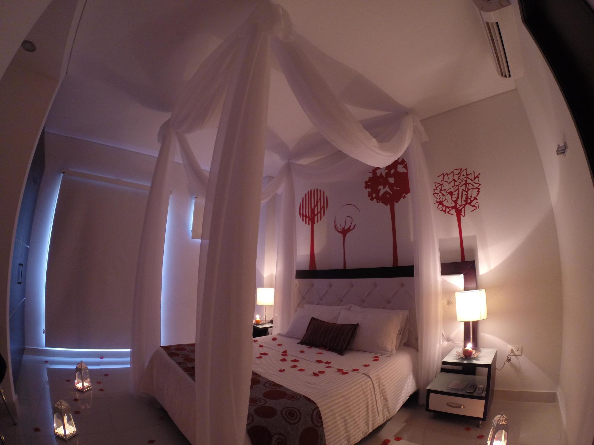 Hotel Bolivariana Plaza Medellin Bagian luar foto