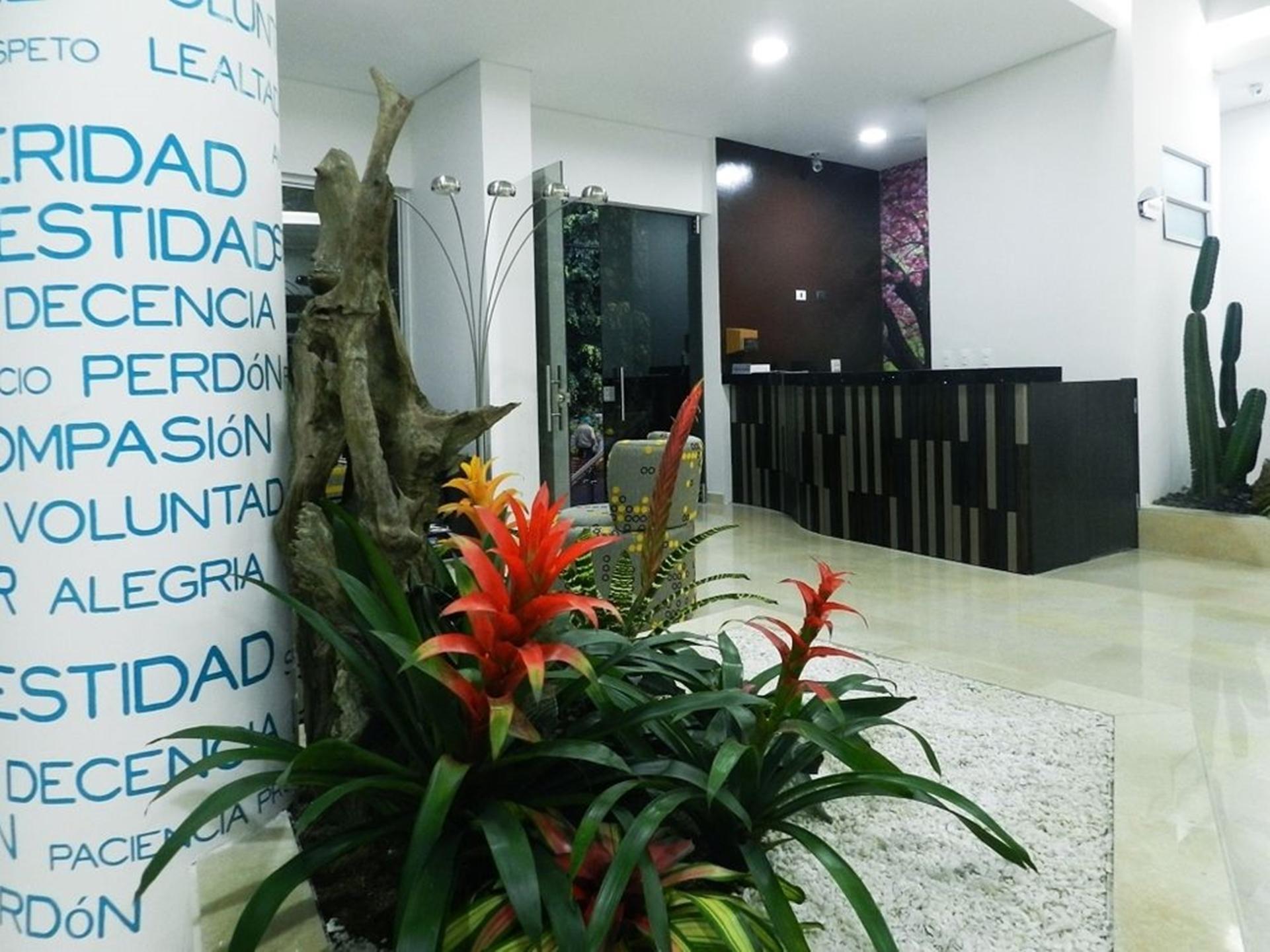 Hotel Bolivariana Plaza Medellin Bagian luar foto